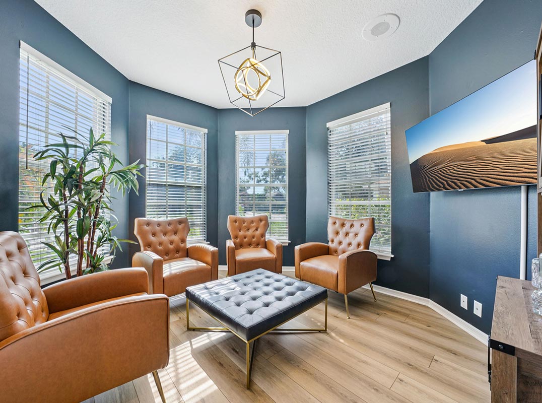 Beautifully Maintained Bayshore Beautiful home!