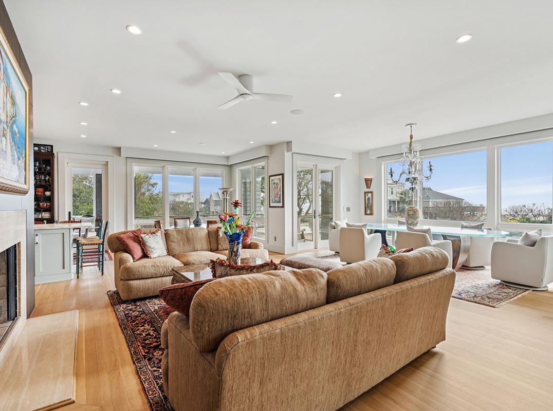 An Elegant Retreat Set Across from the Ocean