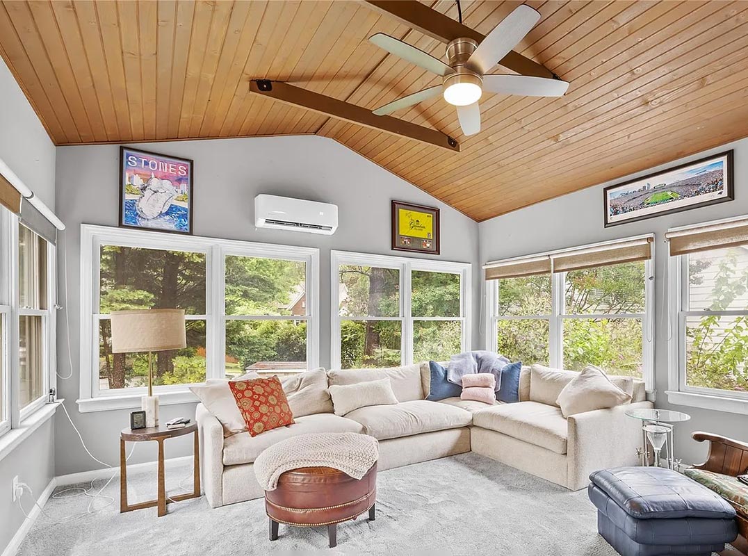 BLUE STONE HARBOUR - DEEDED BOAT SLIP W/ LIFT