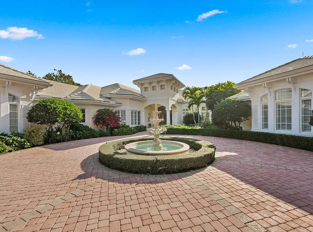 Resort-style Outdoor Living in the Loxahatchee Club