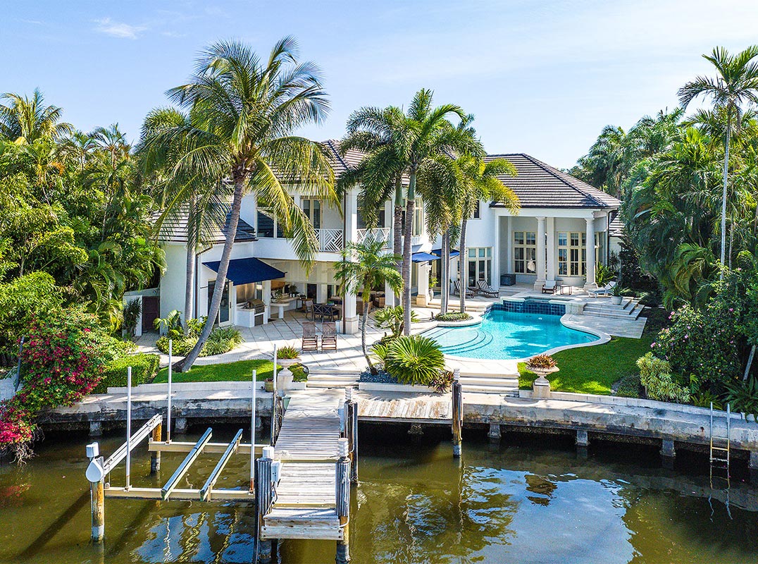Intracoastal Waterside Living at its Finest! 