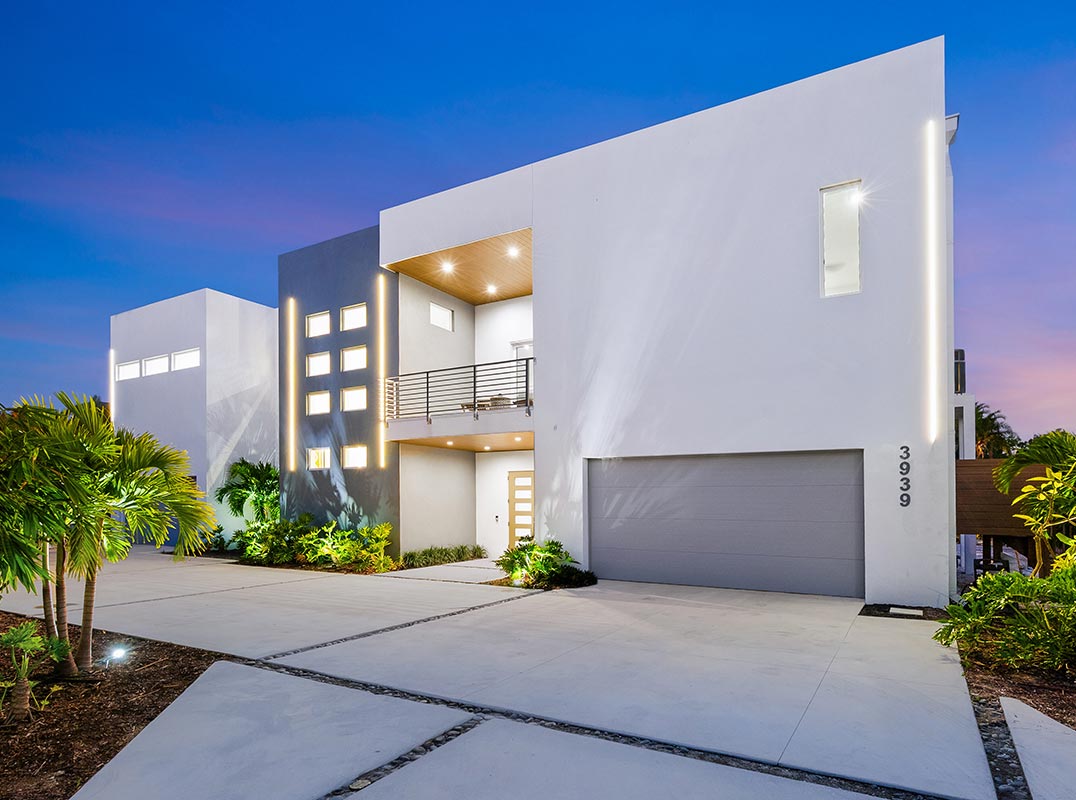 Striking Modernist Residence on Siesta Key’s Coveted North End