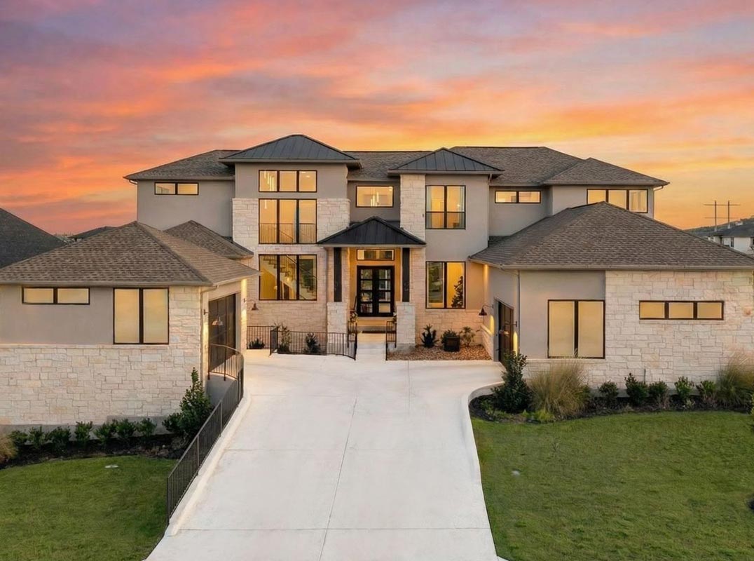 Corner Lot In The Sought-After Rough Hollow