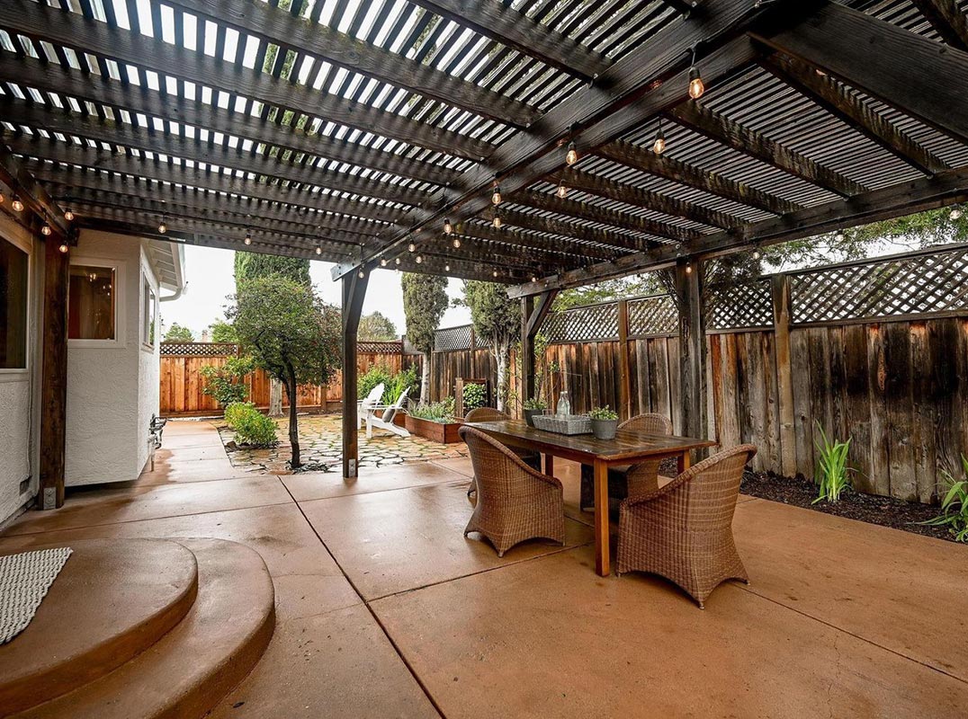 Desirable Pine Valley Neighborhood