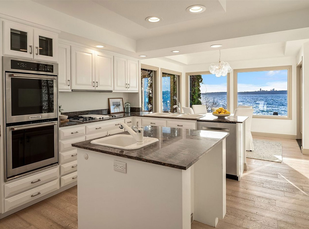 Incredible Lakefront Home