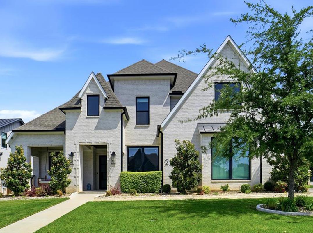 Modern Luxury Residence Located In Windsor Estates