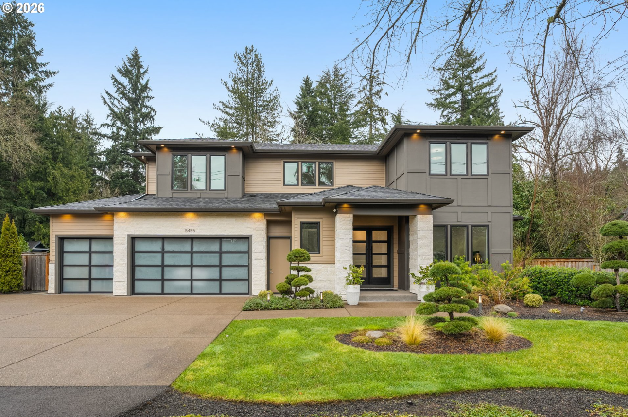 Lake Oswego Custom Blends Refined Design & Modern Livability. 