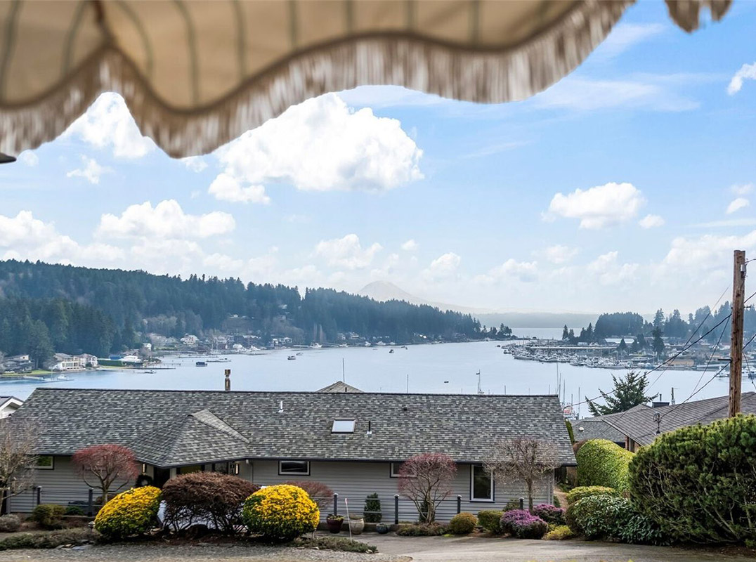 Beautiful Prentice Avenue Residence