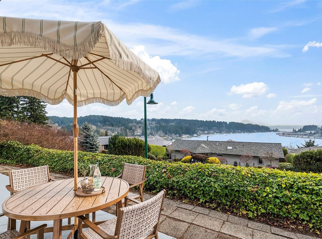 Beautiful Prentice Avenue Residence