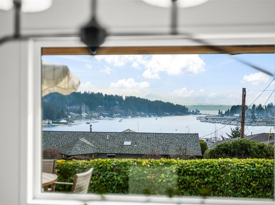 Beautiful Prentice Avenue Residence