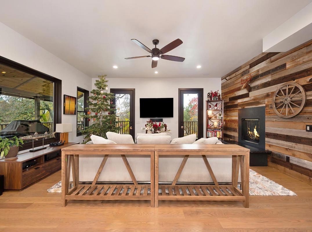 One-Of-A-Kind Modern-Meets-Farmhouse Retreat