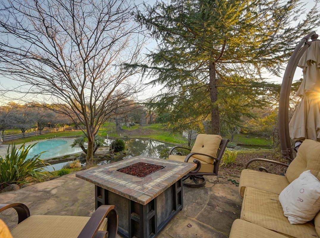 One-Of-A-Kind Modern-Meets-Farmhouse Retreat