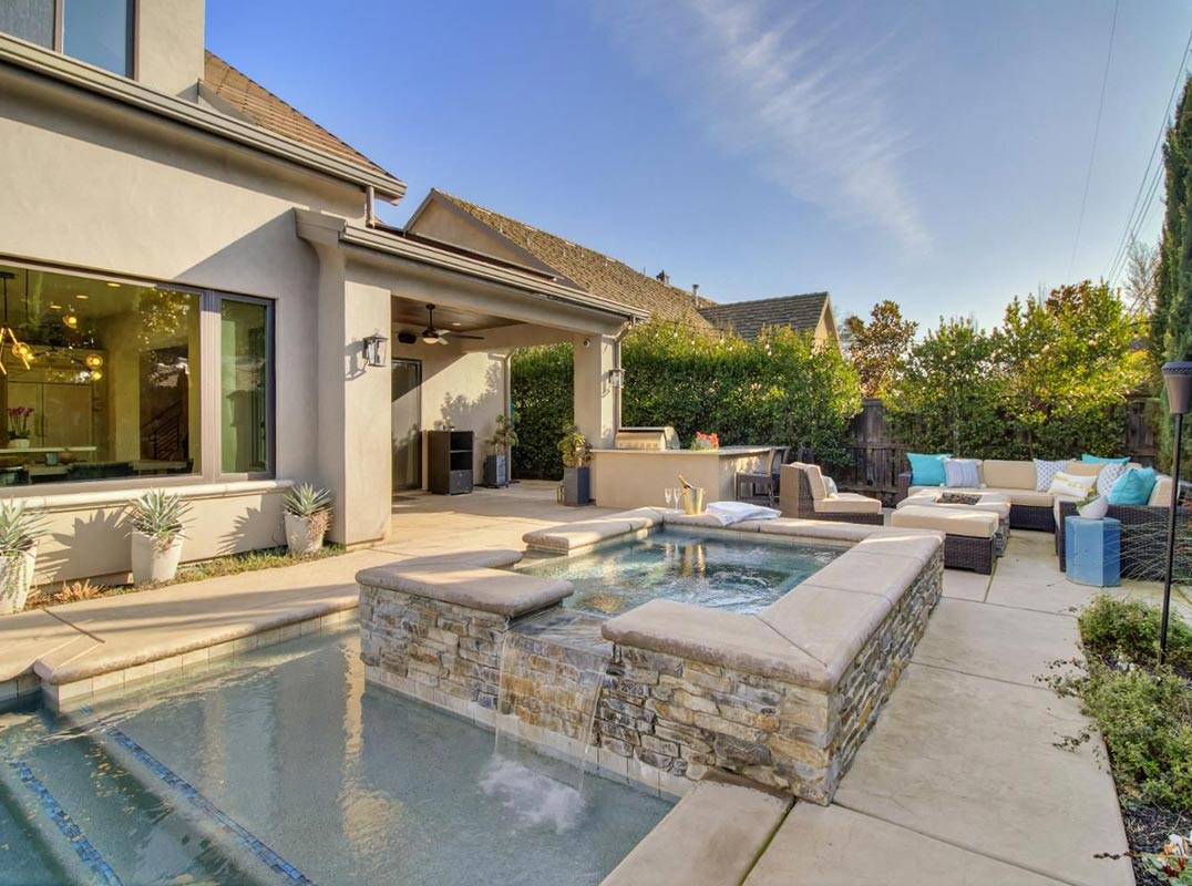 Gated community! It's a perfect 10!