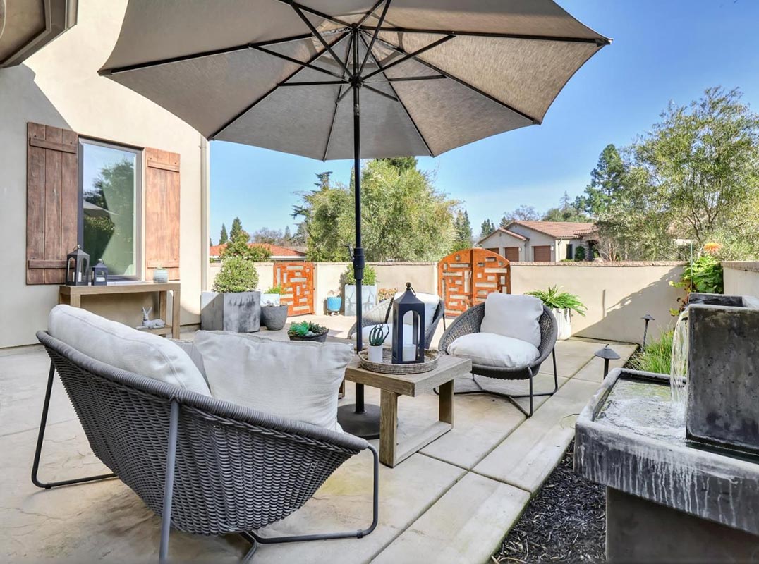 Gated community! It's a perfect 10!