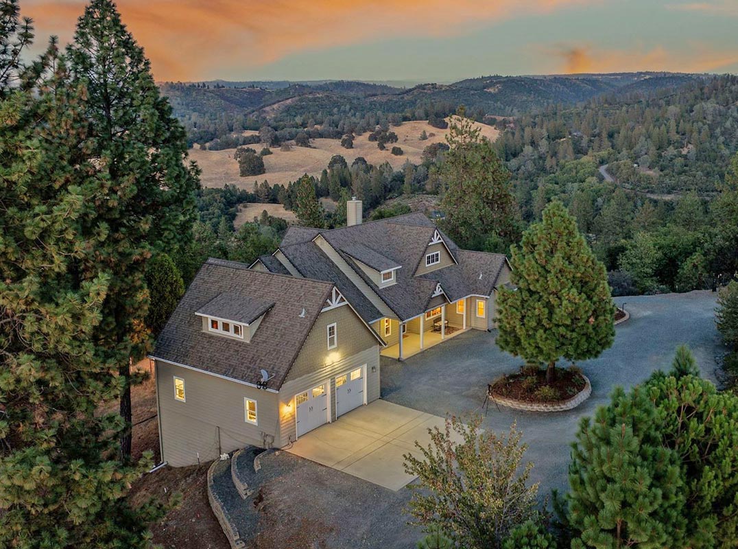 A Hilltop Haven with Room to Roam