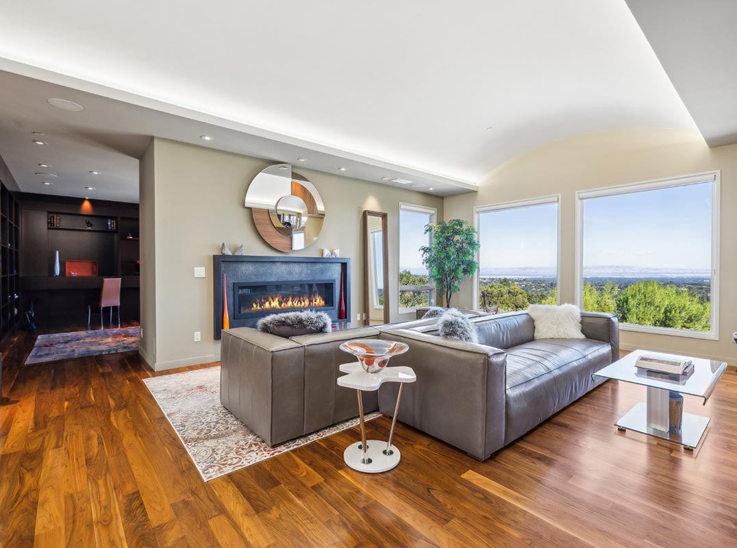 Napa Valley-Like Vineyard Estate with Bay Views Minutes to Town Center