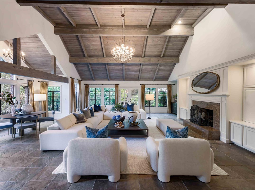 An Acre of Privacy & Elegance in Palo Alto Hills