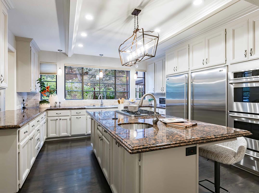 An Acre of Privacy & Elegance in Palo Alto Hills