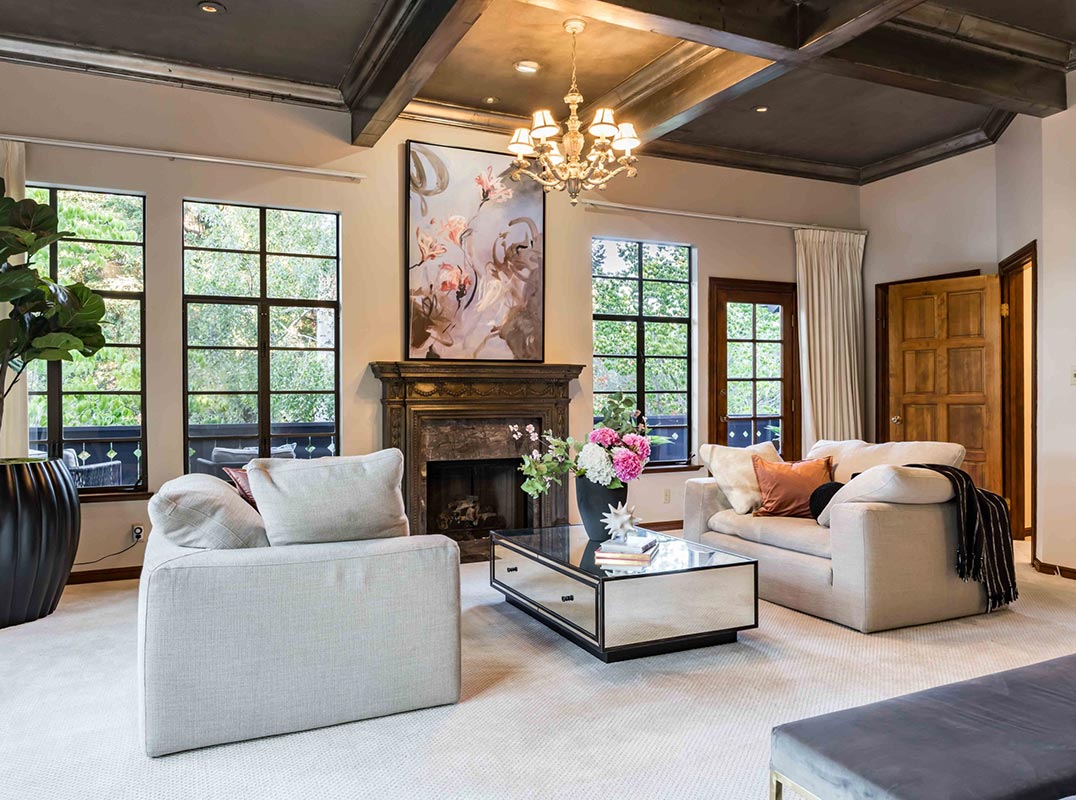 An Acre of Privacy & Elegance in Palo Alto Hills