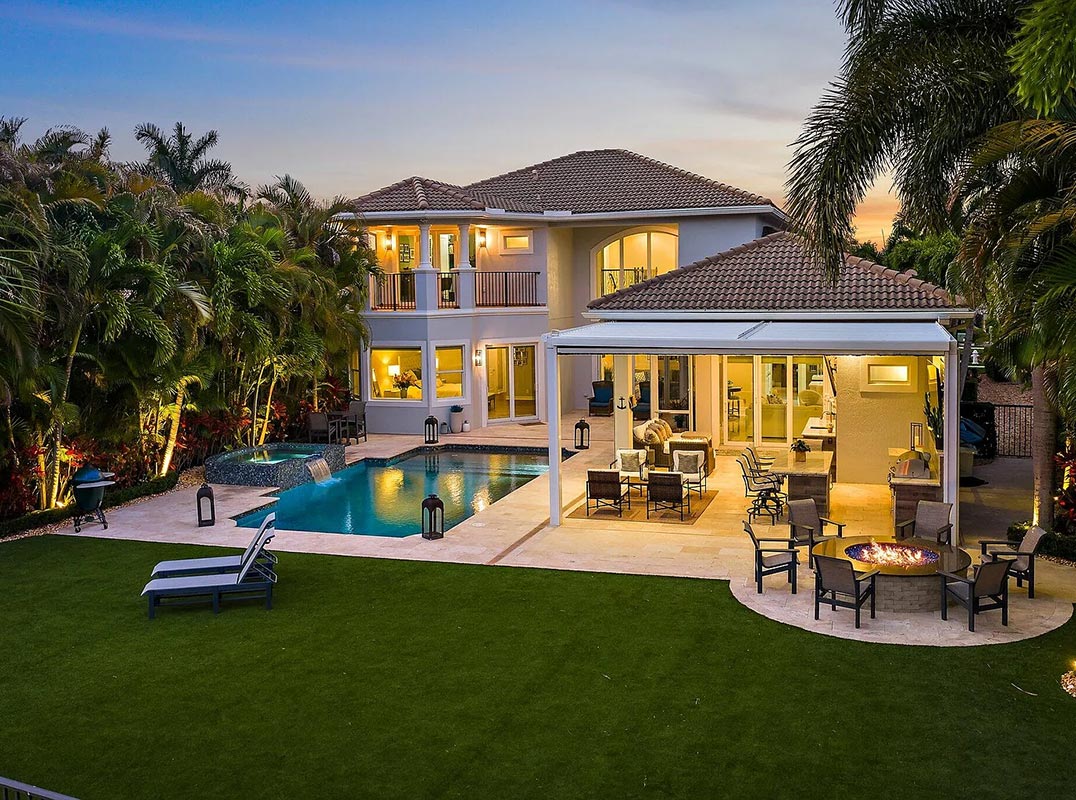 Updated Home on the 15th Fairway with Golf/Lake Views