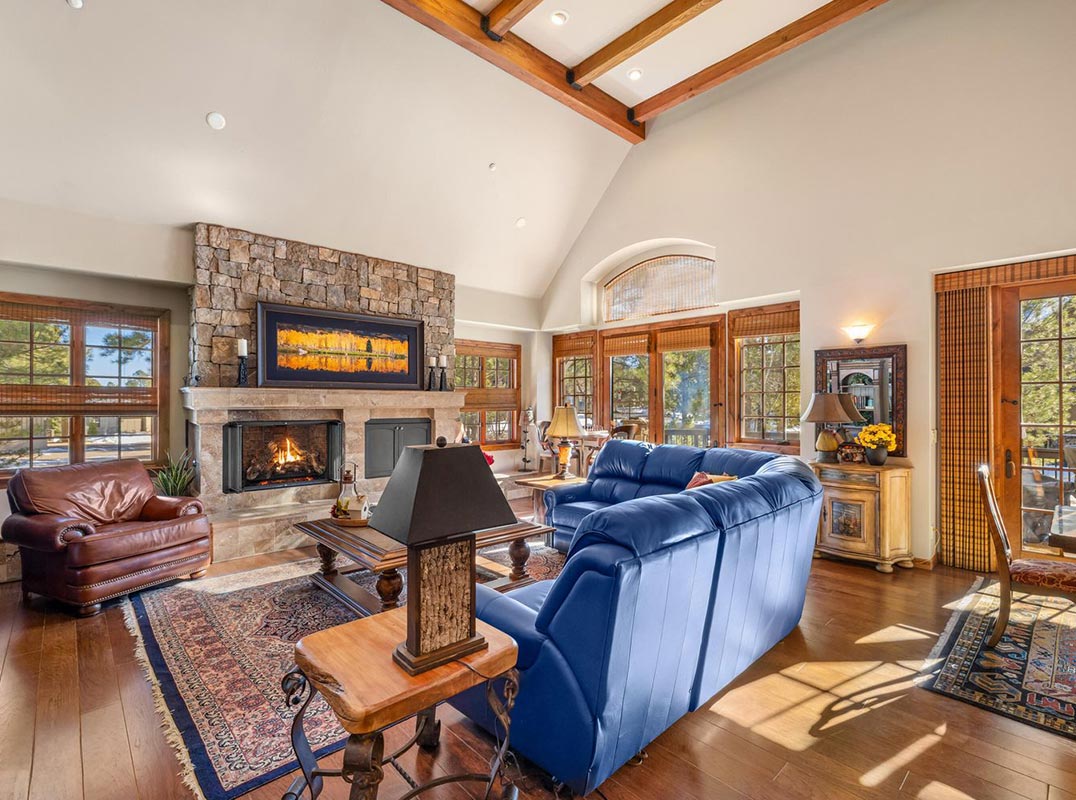 Beautiful Creekside in Prestigious Pine Canyon