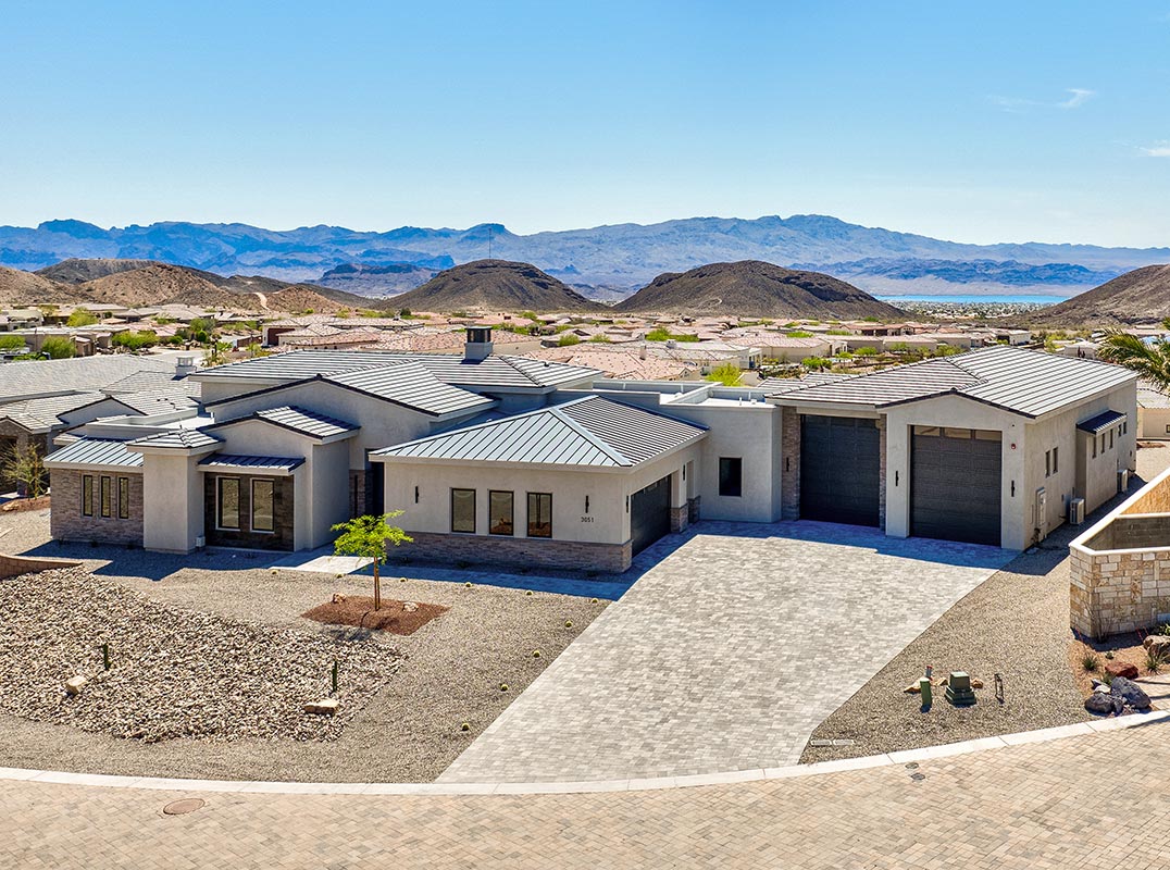 180º of Panoramic Lake & Mountain Views