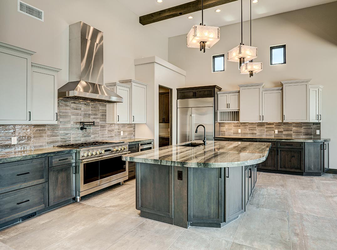 180º of Panoramic Lake & Mountain Views