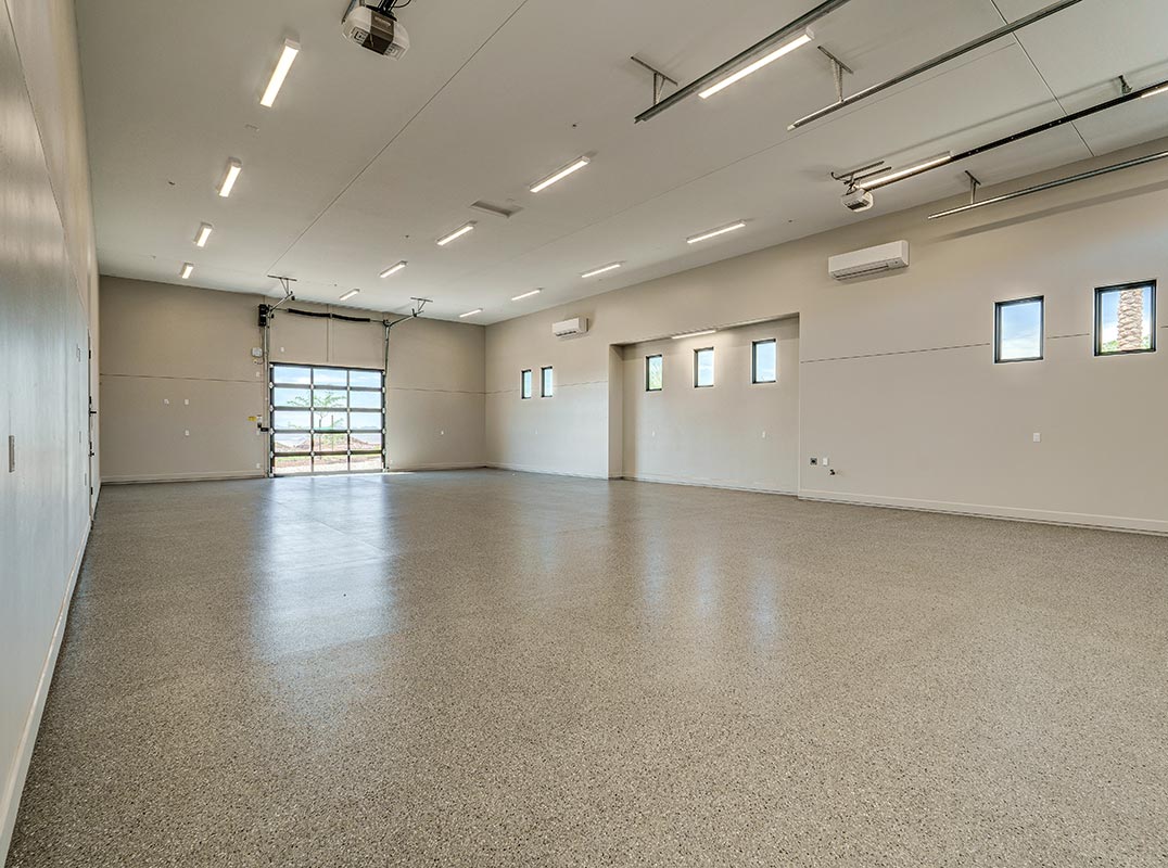 180º of Panoramic Lake & Mountain Views