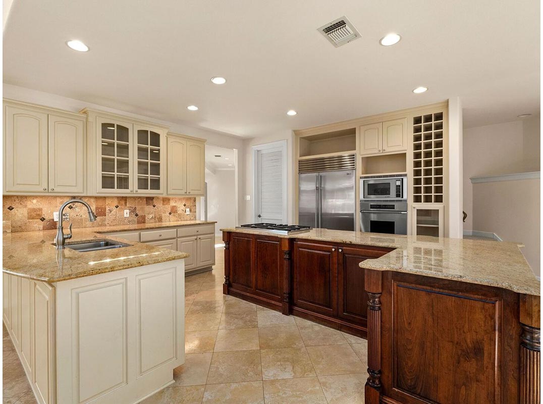 Refined Hilltop Living with Timeless Appeal