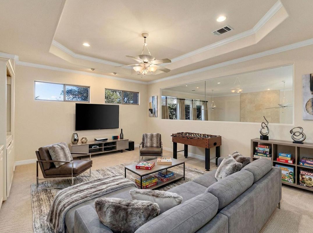 Refined Hilltop Living with Timeless Appeal