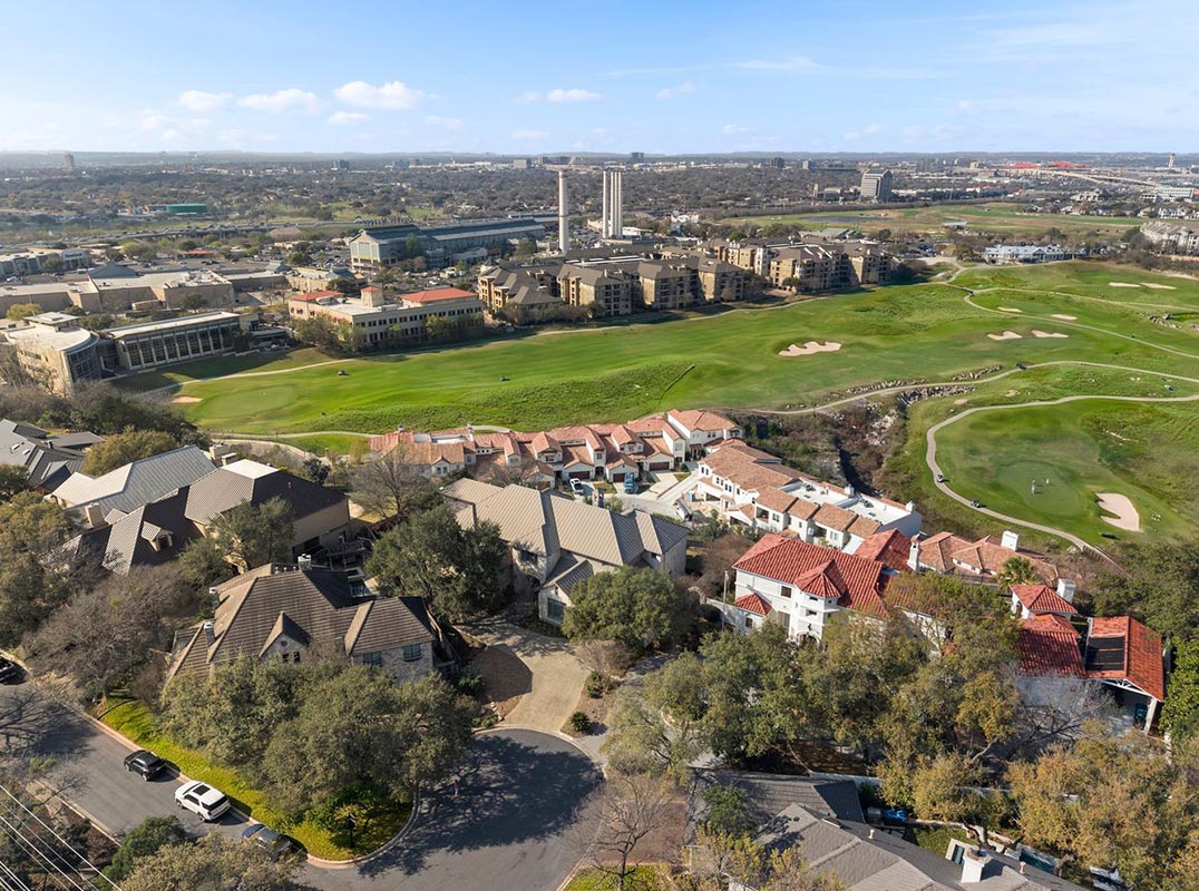 Lincoln Heights Estate Offers Breathtaking Views 
