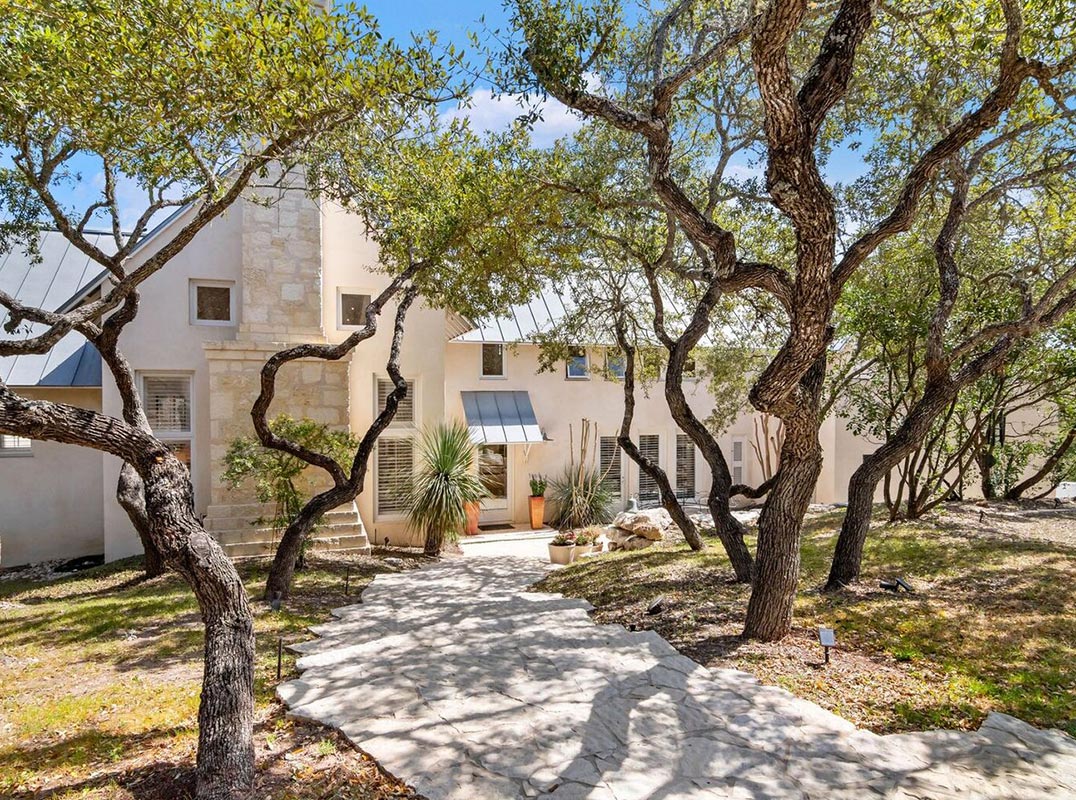 Hill Country Estate with Privacy & Presence