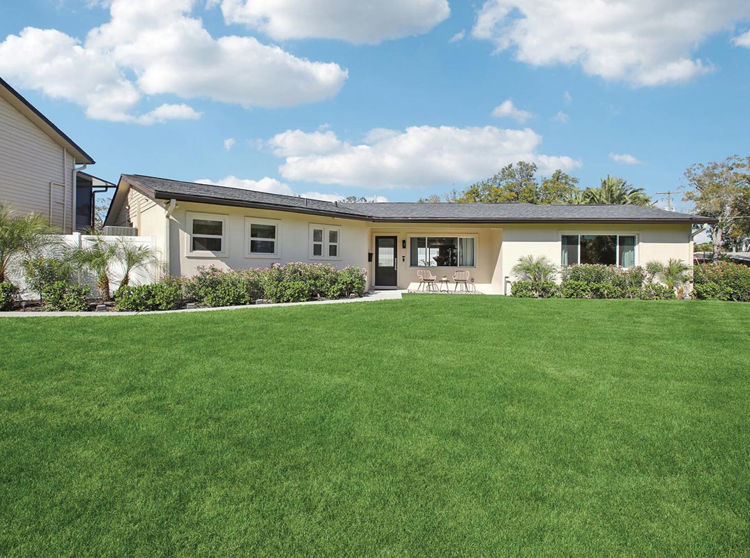 Beautifully Remodeled Home with Guest House