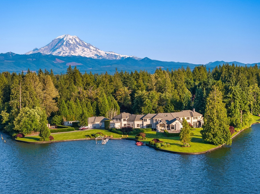 Breathtaking Snag Island Estate
