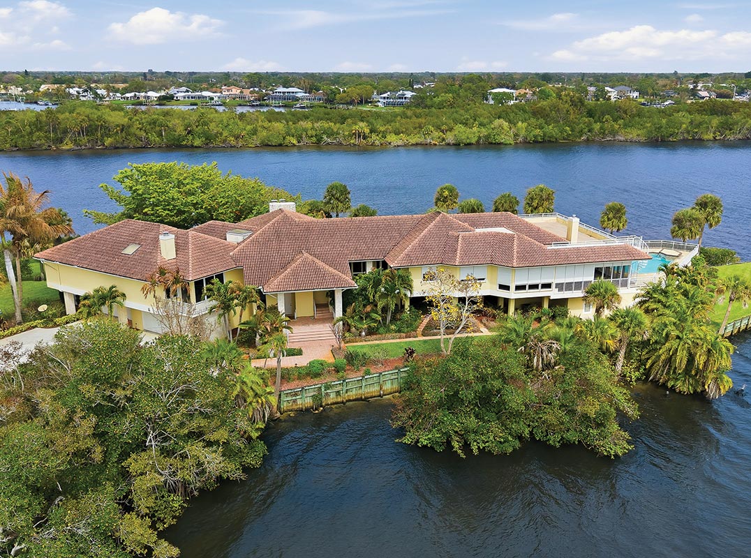 Peninsula Estate with Extraordinary Water Frontage