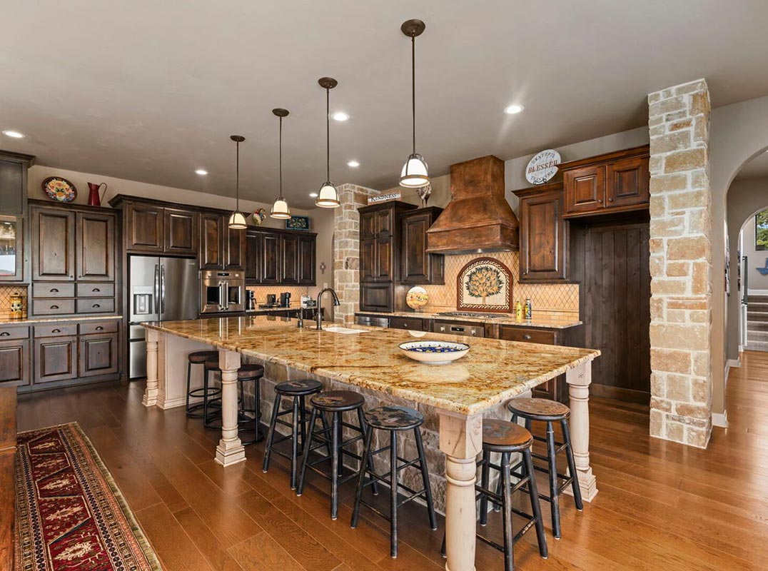 Sweeping Canyon Views And Water Views Of Canyon Lake