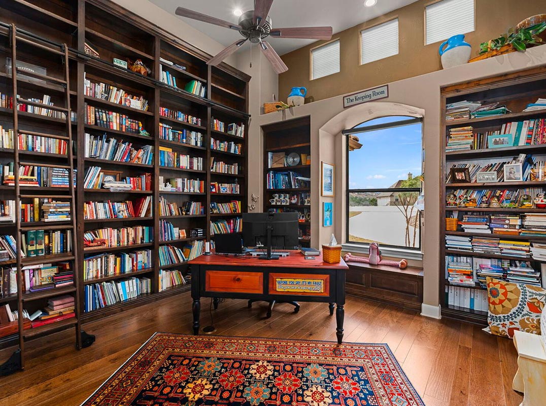 Sweeping Canyon Views And Water Views Of Canyon Lake
