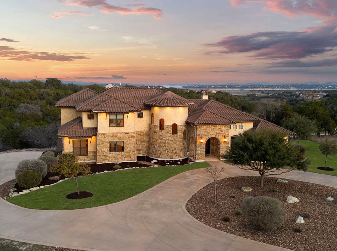 Sweeping Canyon Views And Water Views Of Canyon Lake