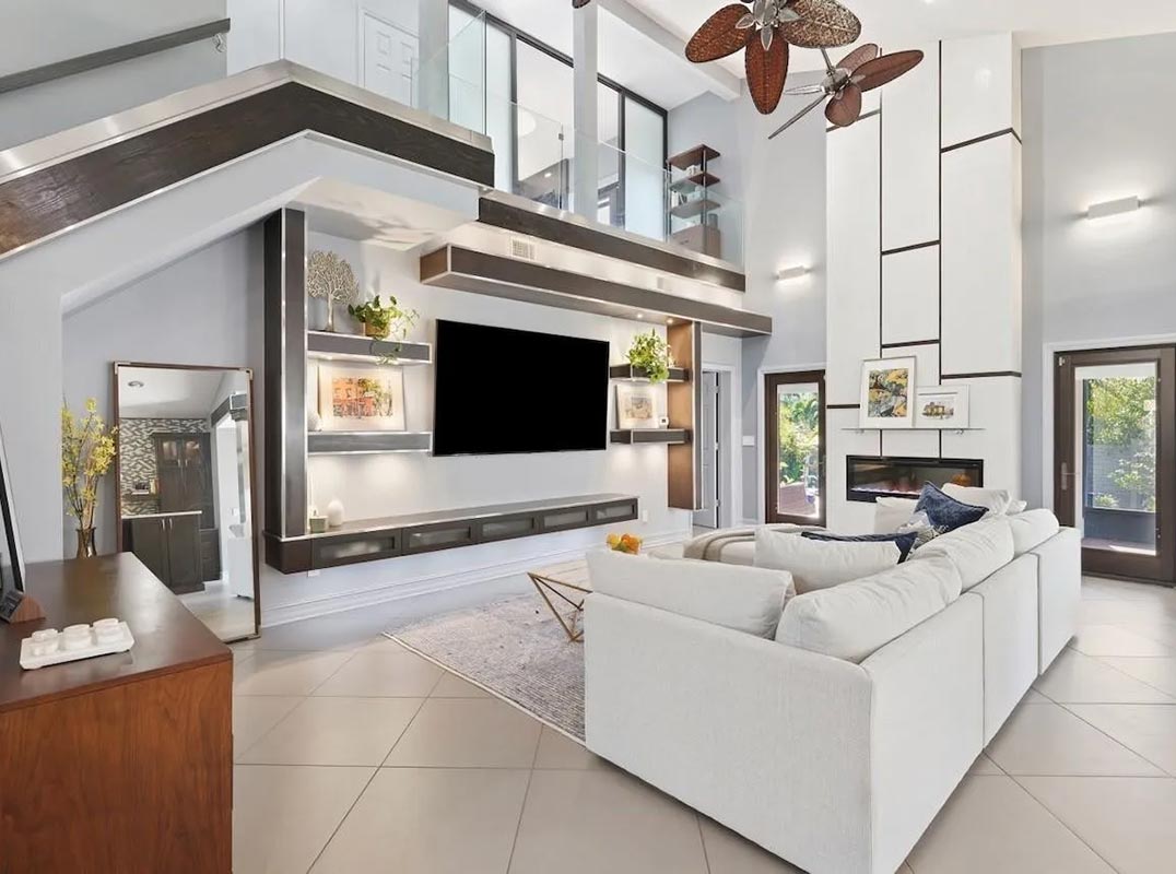 Updated Coastal Residence in Tierra Verde