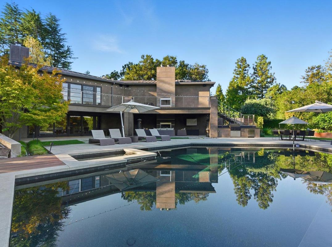 Precision Craftsmanship And Refined Modern Design