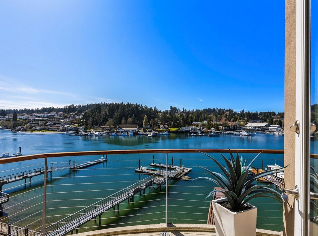 Stunning NW Contemporary Waterfront