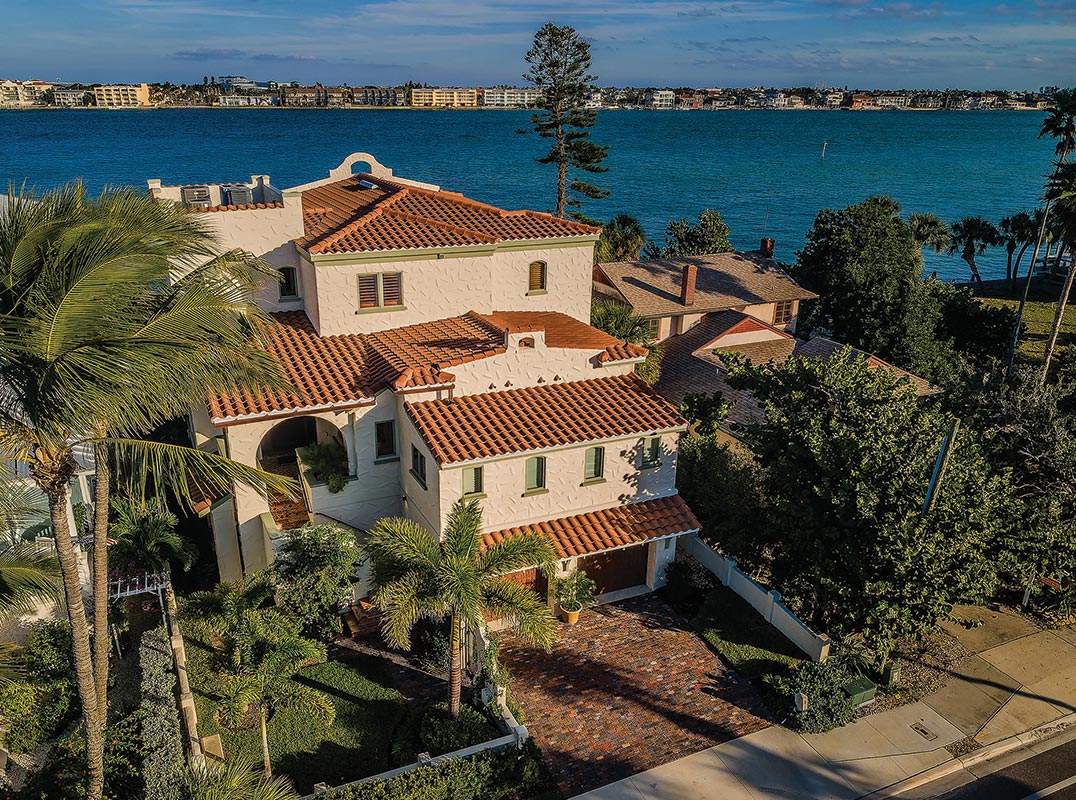 Directly on the Intracoastal Waterway in Pass-A-Grille