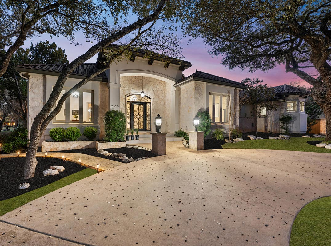 Resort Lifestyle in Lakeway Proper