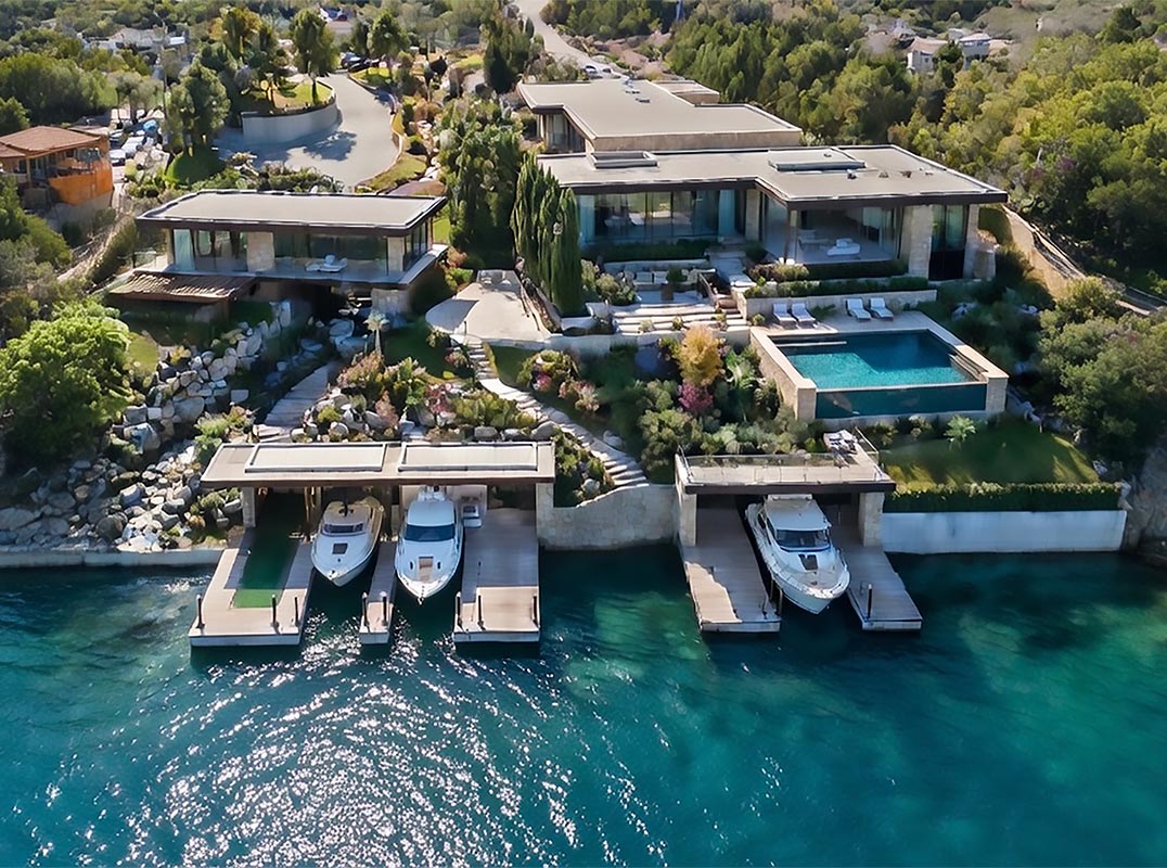 Rare Westlake Drive Waterfront Lot