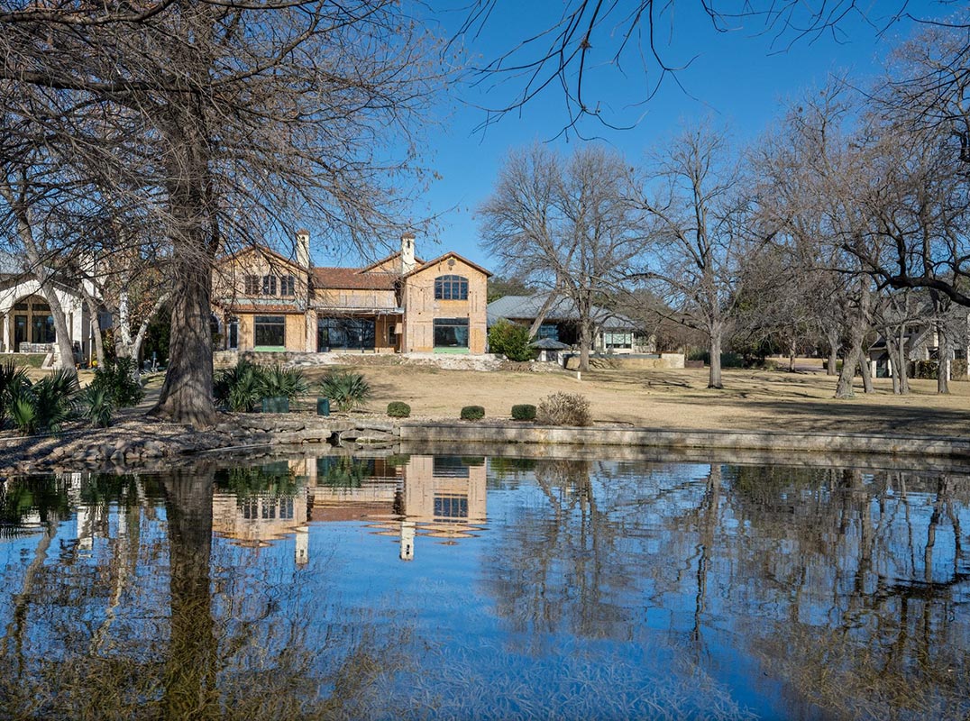Build Your Dream Lake Austin Estate 