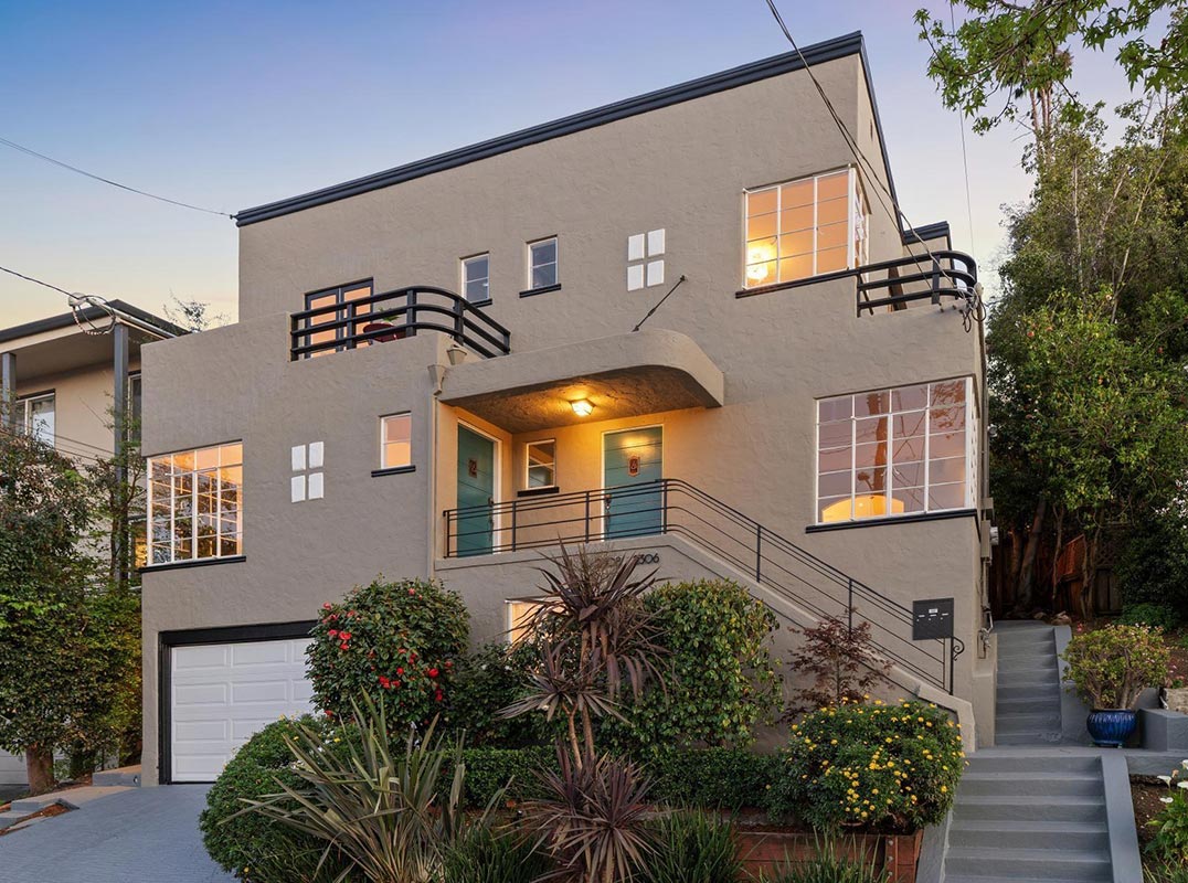 Duplex In A Highly Desirable Setting