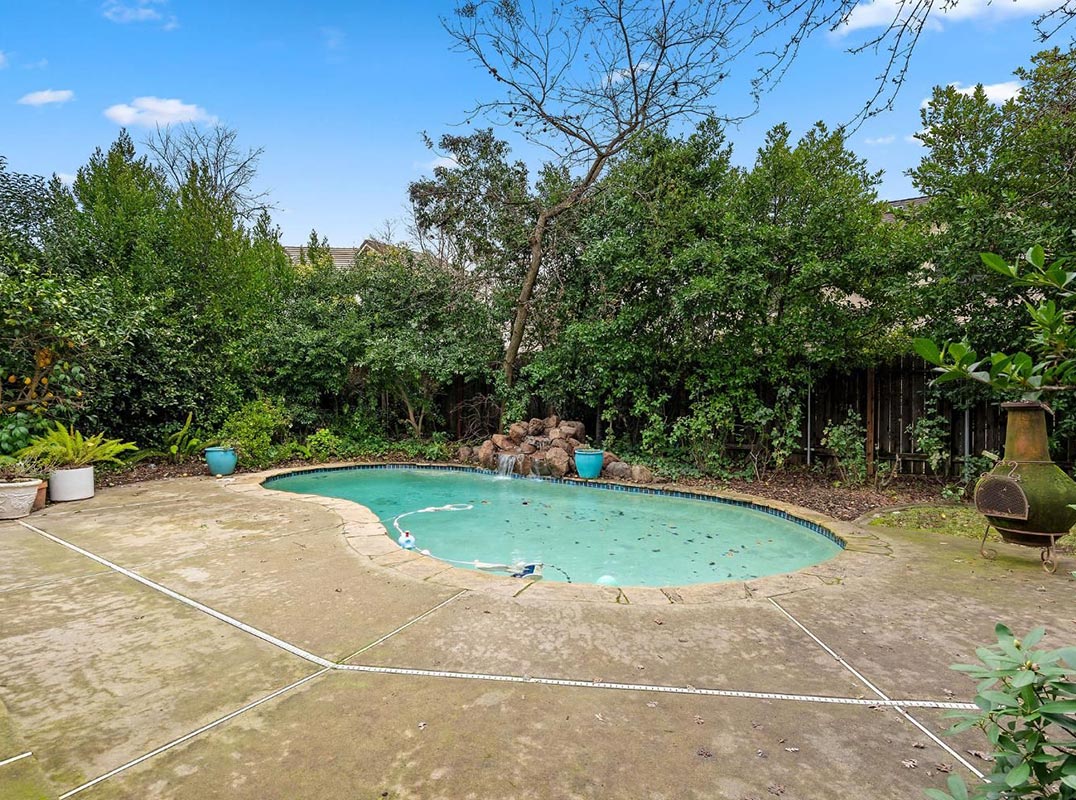 Stunning Custom Build - Private Lane in Sierra Oaks!