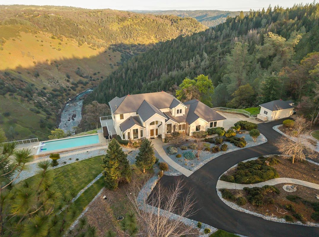 Iconic River Canyon Views