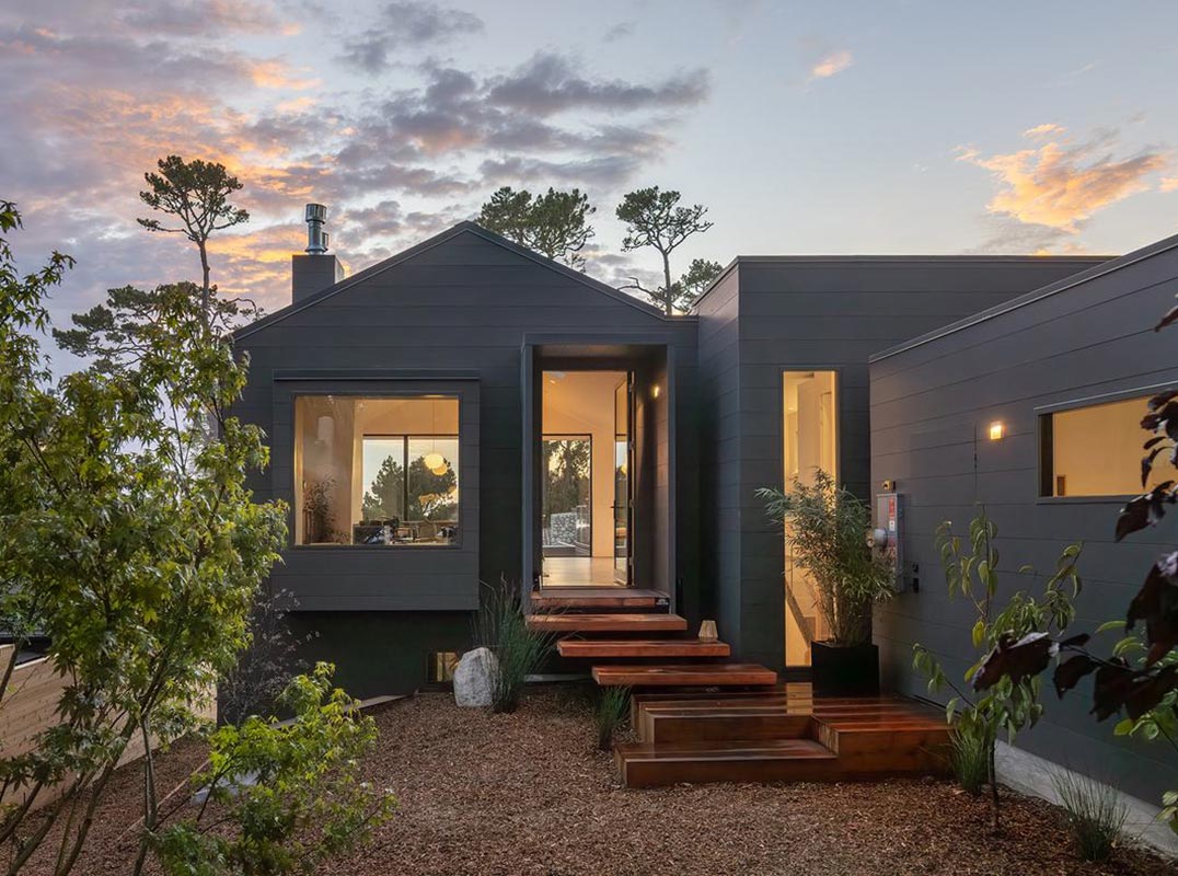 Ikeniwa— Pond Garden—Is A Departure From The Expected