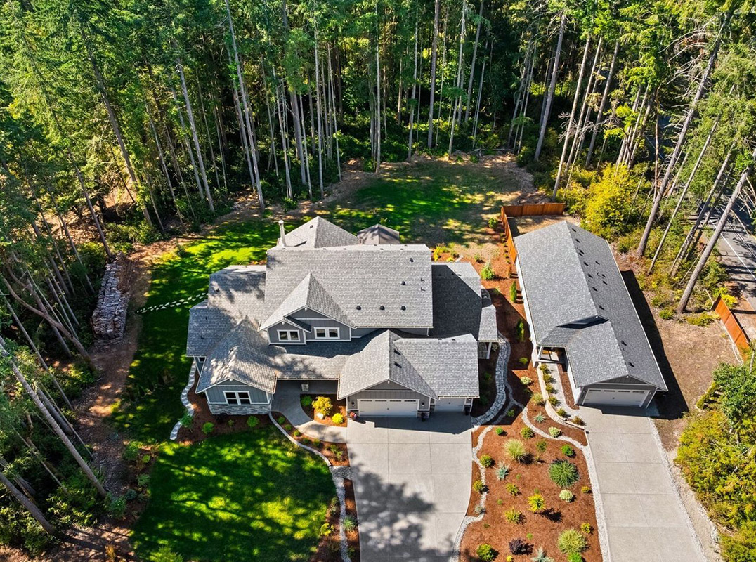 Rare Artondale Residence